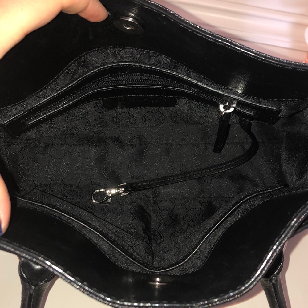 LIKE NEW Authentic Michael Kors Bag - Picture 4 of 7